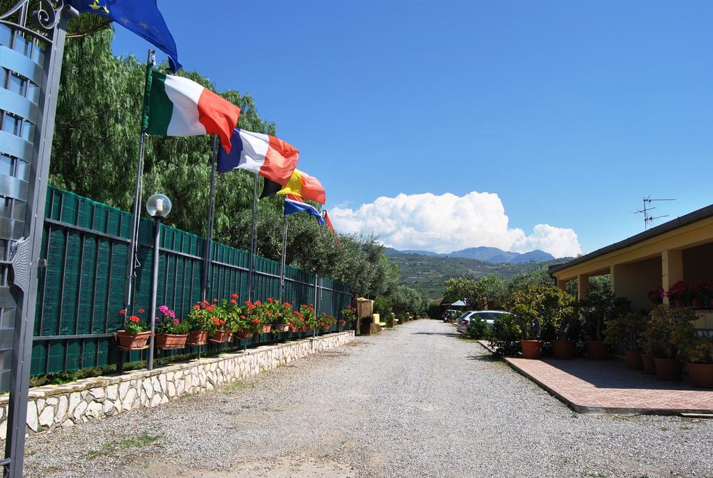 Case Vacanze Paradise Beach Vicino Cefalù Campofelice Di Roccella Exterior foto