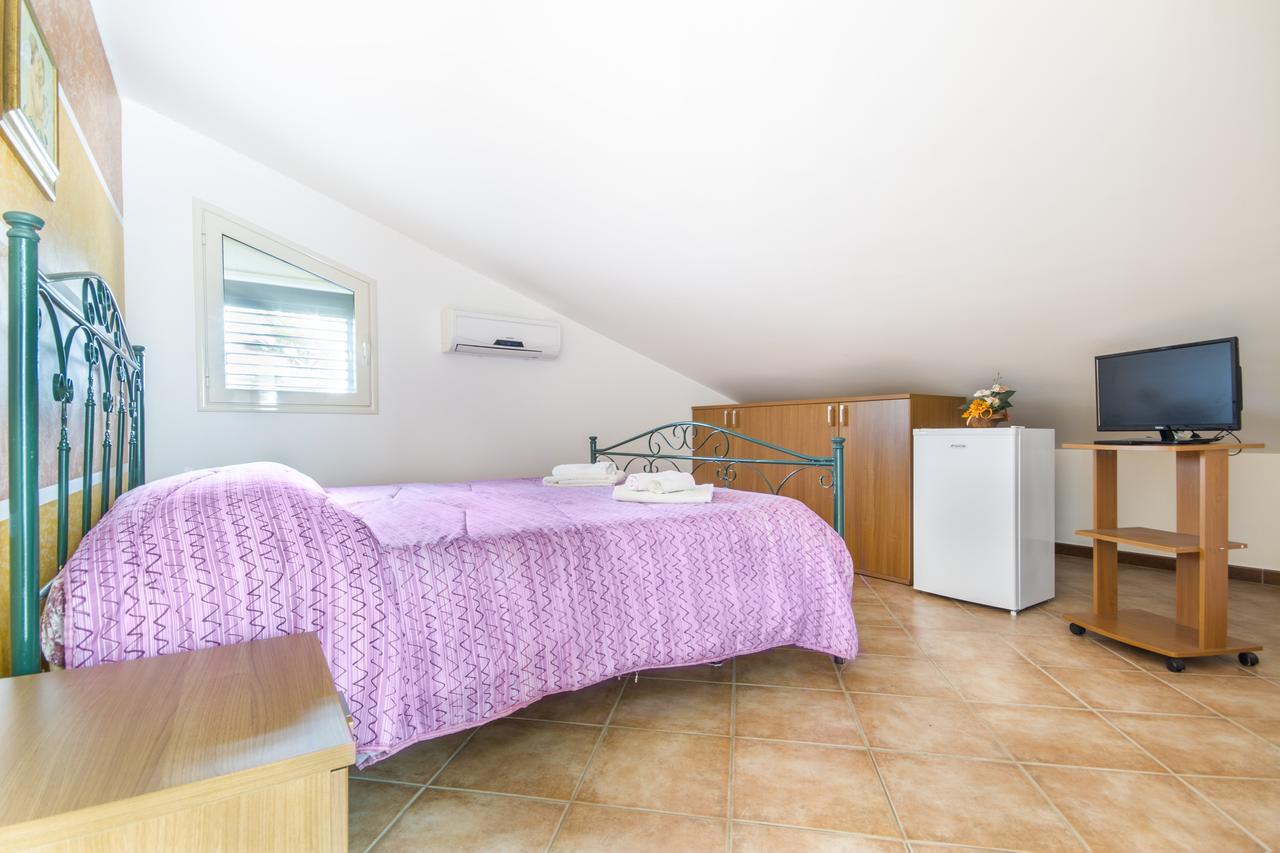 Case Vacanze Paradise Beach Vicino Cefalù Campofelice Di Roccella Exterior foto